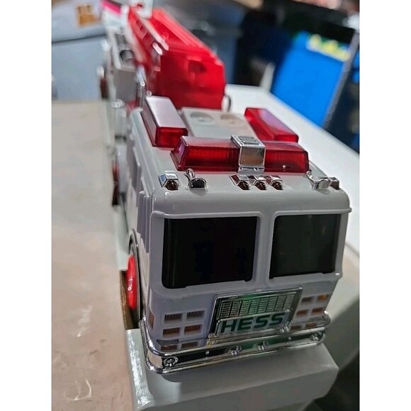 Open box  2000 Hess Toy Fire Truck In Box - Picture 5 of 7